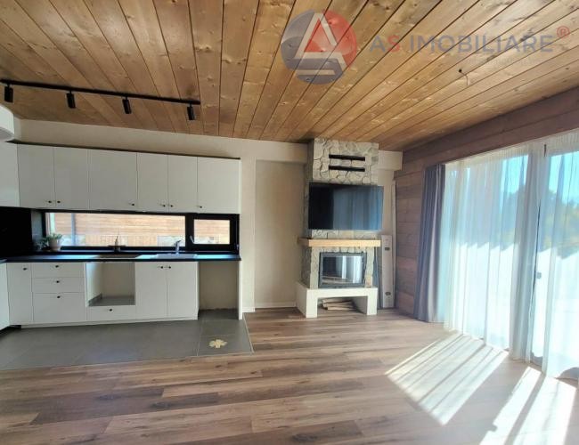 Casă de vacanță modernă P+M (Construcție 2023) – Teren 400 mp, Șemineu & Vedere Panoramică, Rasnov- Glajerie