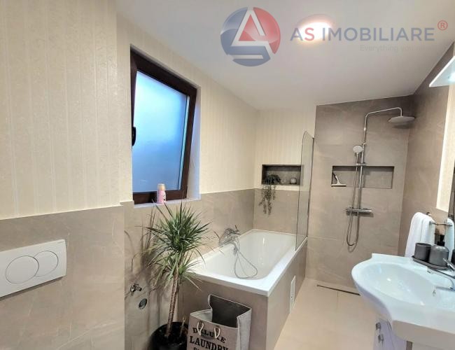 Oportunitate investitionala Casa cu 2 apartamente in zona Scheii Brasovului