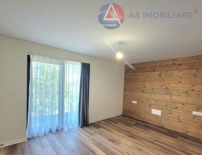 Casă de vacanță modernă P+M (Construcție 2023) – Teren 400 mp, Șemineu & Vedere Panoramică, Rasnov- Glajerie