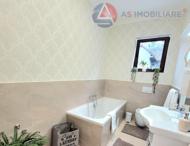 Oportunitate investitionala Casa cu 2 apartamente in zona Scheii Brasovului