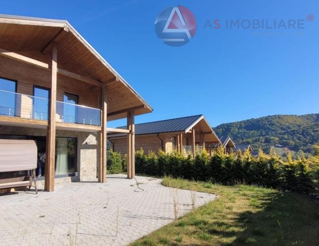 Casă de vacanță modernă P+M (Construcție 2023) – Teren 400 mp, Șemineu & Vedere Panoramică, Rasnov- Glajerie