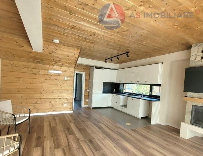 Casă de vacanță modernă P+M (Construcție 2023) – Teren 400 mp, Șemineu & Vedere Panoramică, Rasnov- Glajerie
