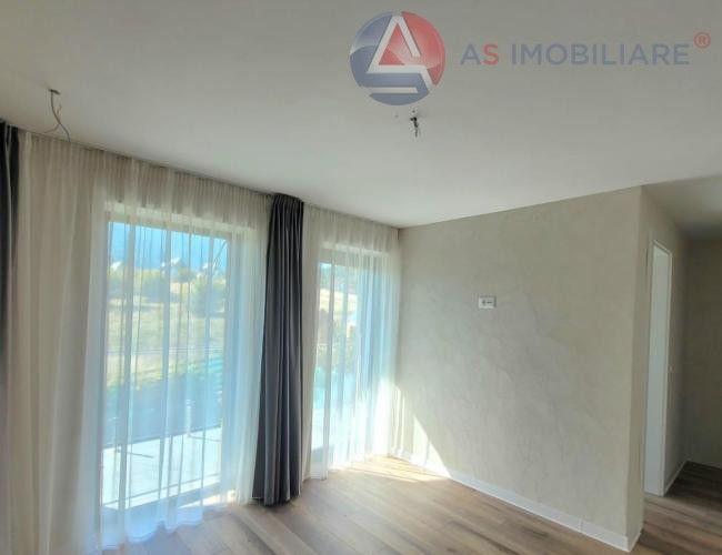 Casă de vacanță modernă P+M (Construcție 2023) – Teren 400 mp, Șemineu & Vedere Panoramică, Rasnov- Glajerie