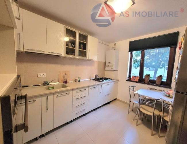 Apartament modern cu 2 camere, parcare inclusă și încălzire în pardoseală – Zona Coresi