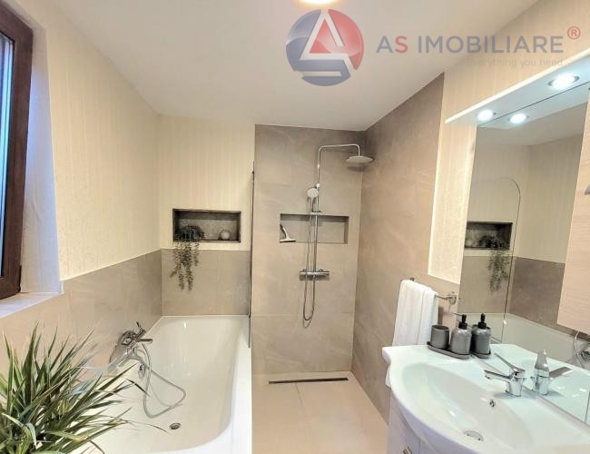 Oportunitate investitionala Casa cu 2 apartamente in zona Scheii Brasovului