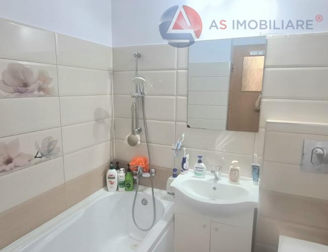 Apartament 3 camere, zona Tractoru, Brasov